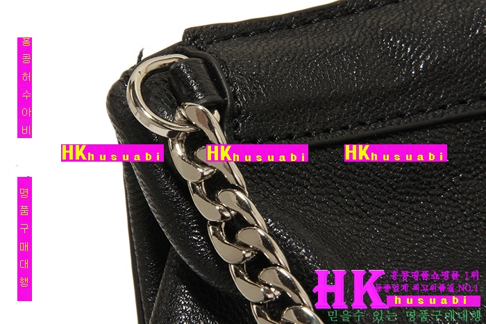 ����� �ǵ��� �̴� ũ�ν��� GV124741-3(��Ʈ��ƾ)