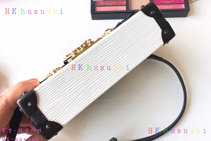 �ڹ̷��ޡ� ���̺��� �ڶ�� ��  M54650-7