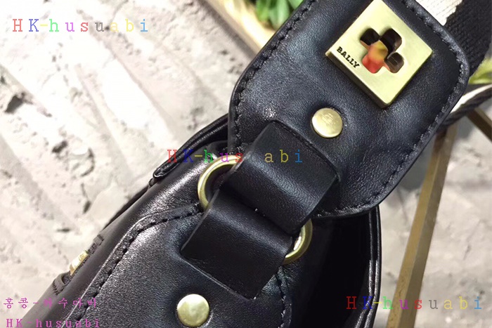 �ڹ̷��ޡ� �߸� ������ ũ�ν��� BL700160-2