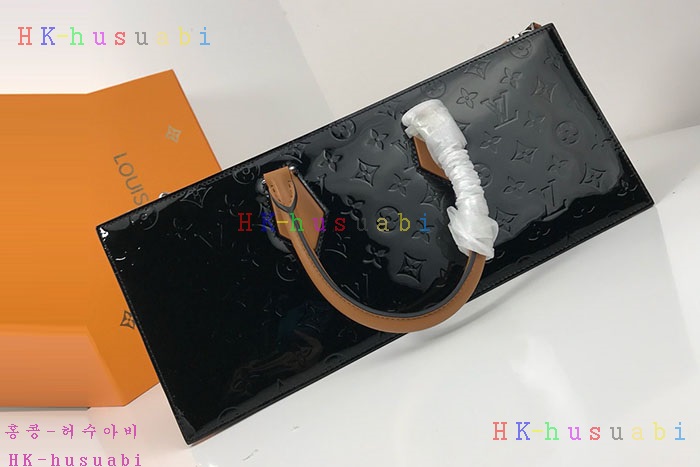 �ڹ̷��ޡ� 2019SS ���̺��� ũ���� ��帮�� LV M44371-5